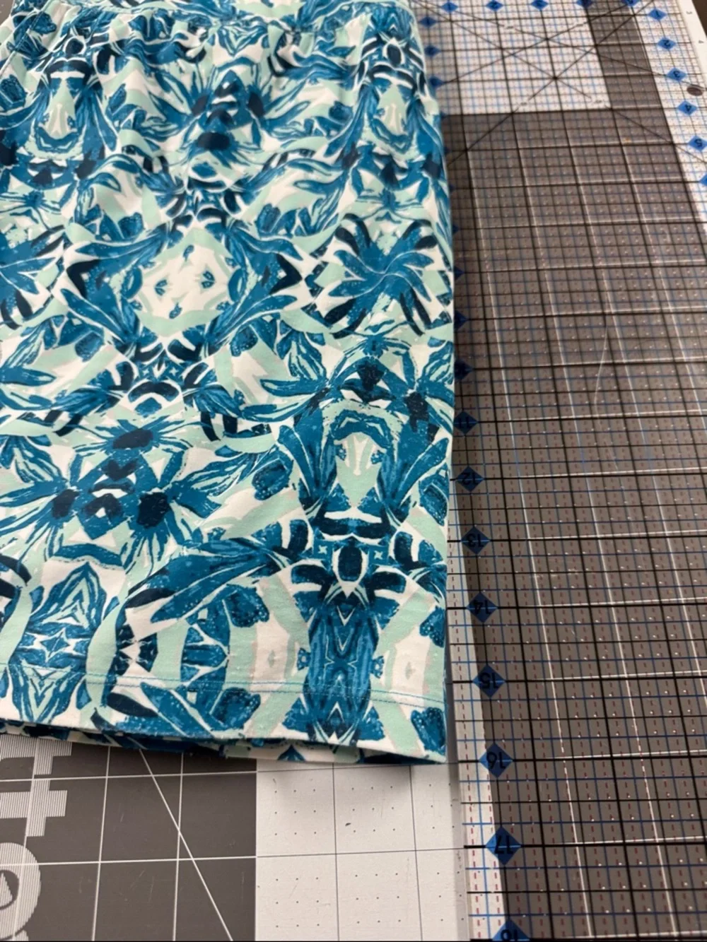 UV Skinz Blue & White Printed A-Line Women’s Swim Skirt - Picture 6 of 6